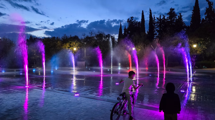 Το Υδάτινο Στοιχείο στα Πάρκα: Η Μαγεία του Νερού στο Πεδίον του Άρεως. Επαναλειτουργεί το σιντριβάνι της Γαρδένιας