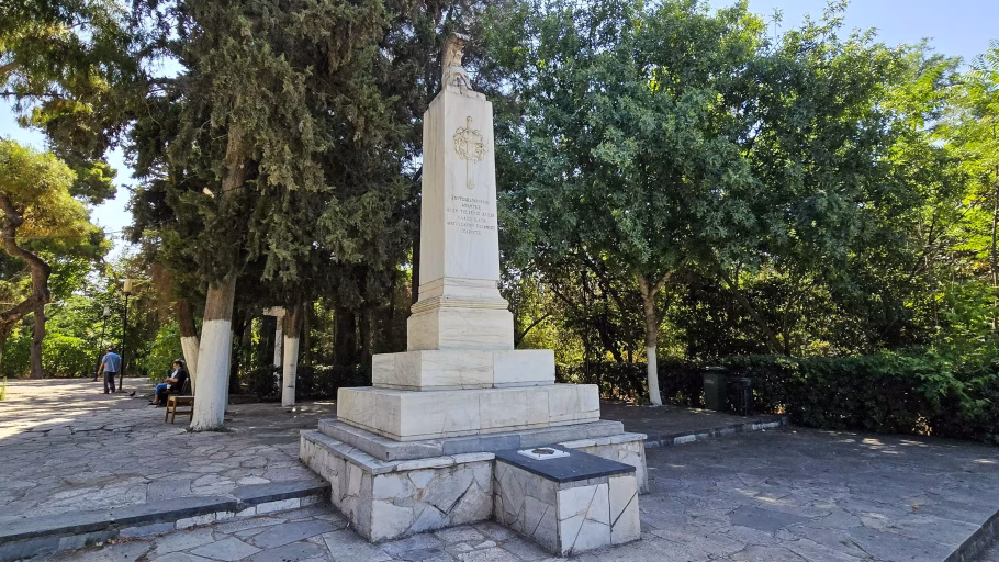 Το πρώτο δημόσιο μνημείο της Αθήνας: Η στήλη των Ιερολοχιτών στο Πεδίον του Άρεως