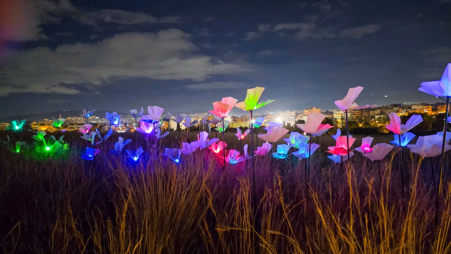 ΚΠΙΣΝ, SNFCC, BioLumina, φωτιστικές εγκαταστάσεις, Makers Market, παιδικά βιβλία, παγοδρόμιο ΚΠΙΣΝ, δημόσιος χώρος, Πεδίον του Άρεως, χριστουγεννιάτικες εκδηλώσεις Αθήνα